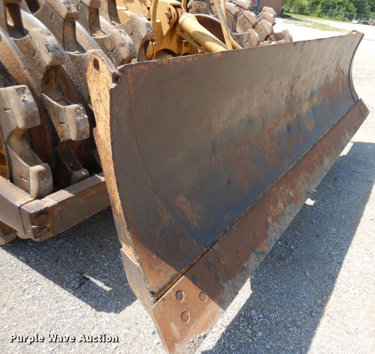 image for item GW9169 1980 Caterpillar 815  soil compactor