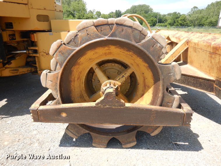 image for item GW9169 1980 Caterpillar 815  soil compactor