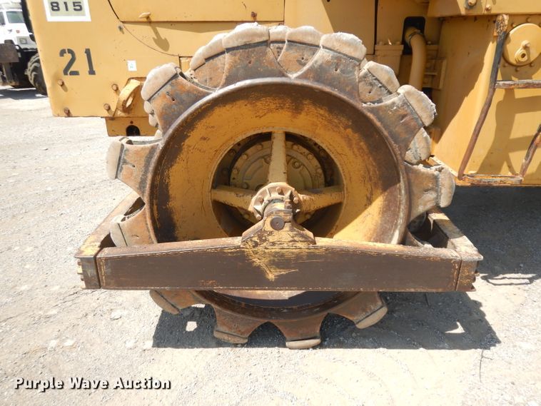 image for item GW9169 1980 Caterpillar 815  soil compactor