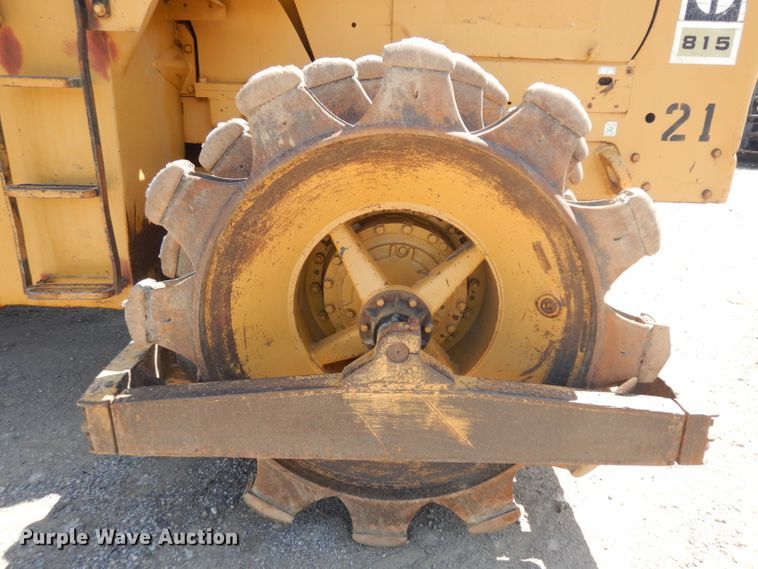 image for item GW9169 1980 Caterpillar 815  soil compactor