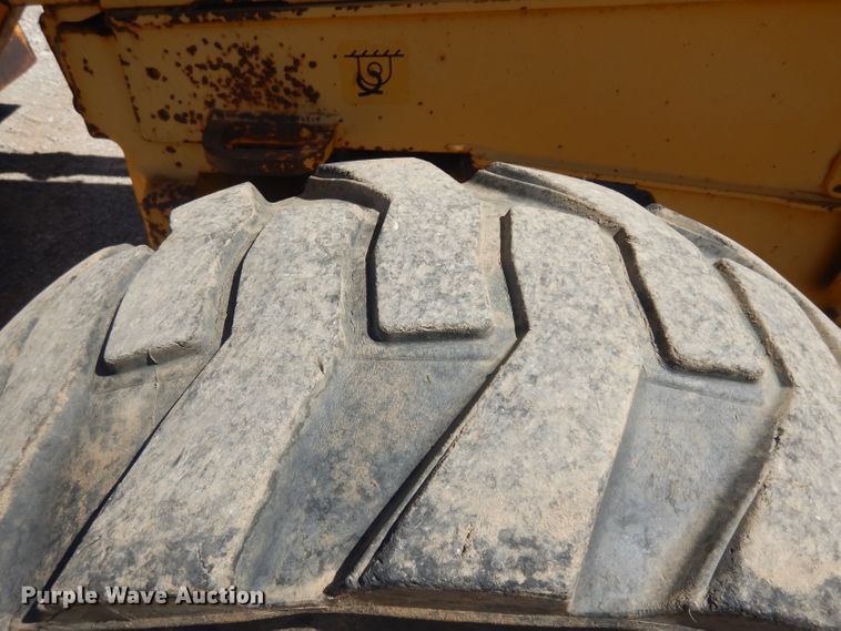 image for item GW9179 1998 John Deere 310E  backhoe