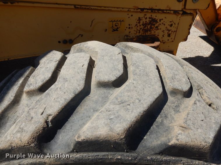 image for item GW9179 1998 John Deere 310E  backhoe