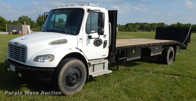 image for item HG9008 2006 Freightliner Business Class M2  flatbed truck