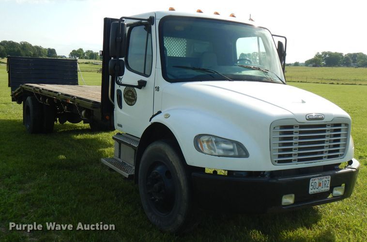 image for item HG9008 2006 Freightliner Business Class M2  flatbed truck