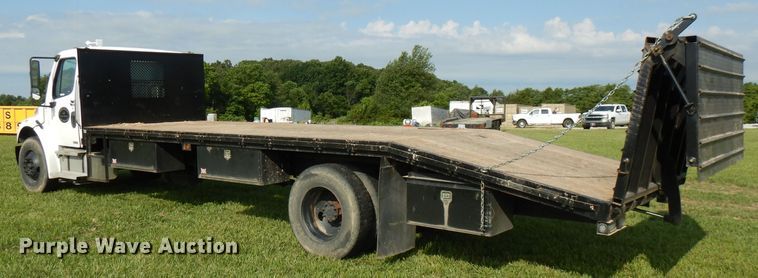 image for item HG9008 2006 Freightliner Business Class M2  flatbed truck