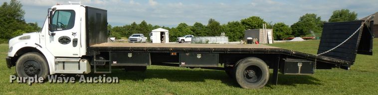 image for item HG9008 2006 Freightliner Business Class M2  flatbed truck