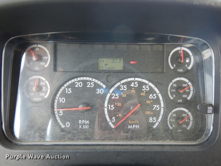 image for item HG9008 2006 Freightliner Business Class M2  flatbed truck