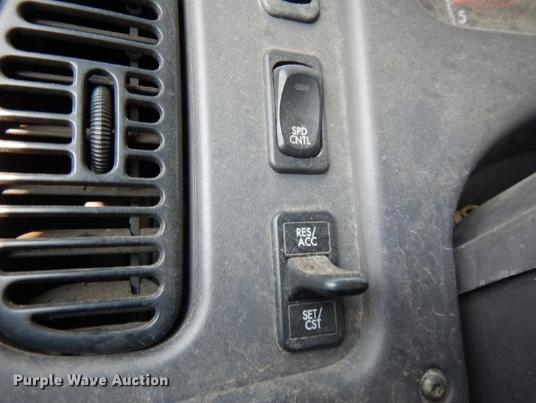 image for item HG9008 2006 Freightliner Business Class M2  flatbed truck