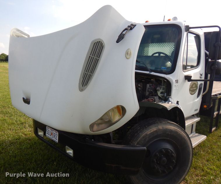 image for item HG9008 2006 Freightliner Business Class M2  flatbed truck