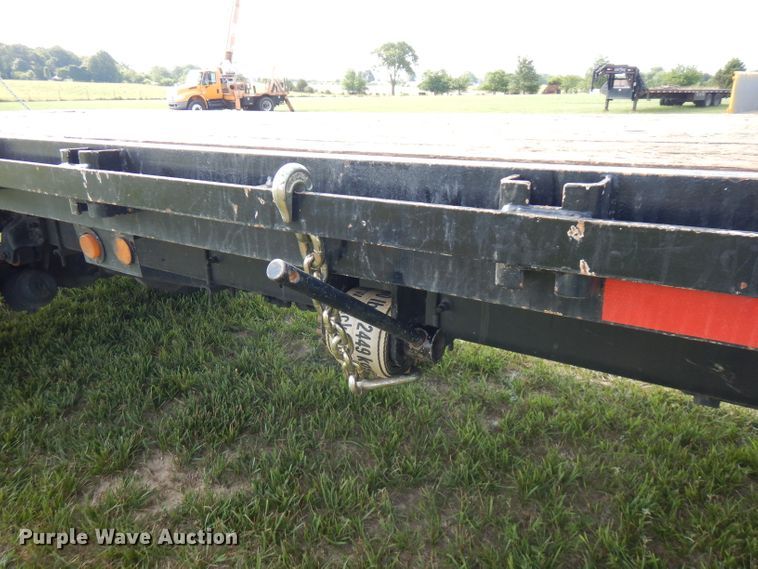 image for item HG9008 2006 Freightliner Business Class M2  flatbed truck