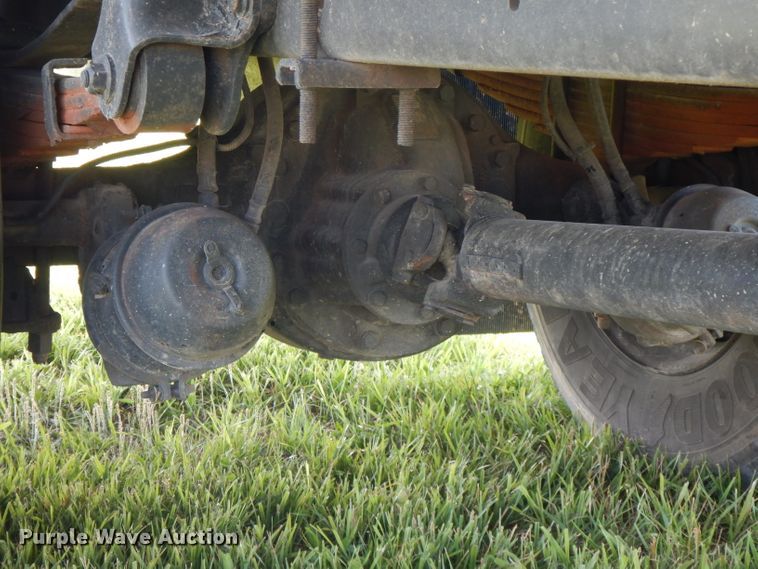 image for item HG9008 2006 Freightliner Business Class M2  flatbed truck