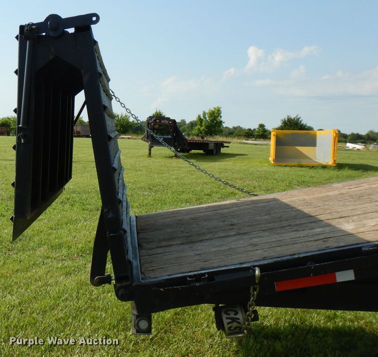 image for item HG9008 2006 Freightliner Business Class M2  flatbed truck