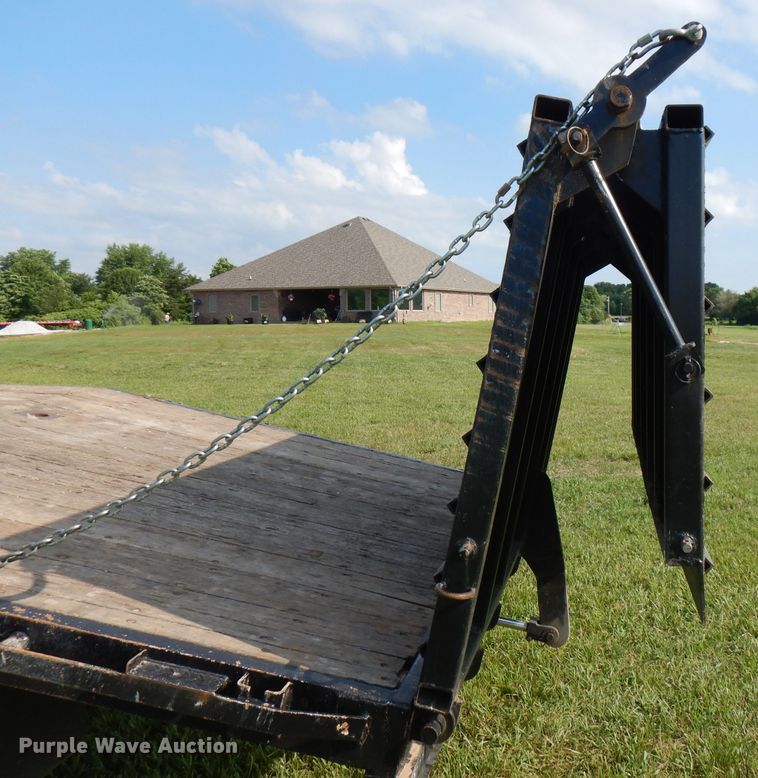 image for item HG9008 2006 Freightliner Business Class M2  flatbed truck