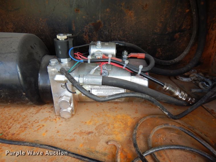 image for item HG9008 2006 Freightliner Business Class M2  flatbed truck