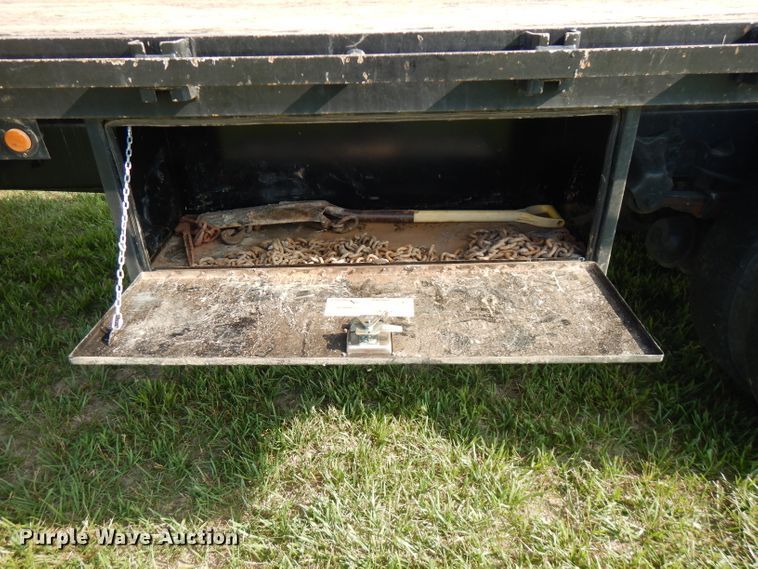 image for item HG9008 2006 Freightliner Business Class M2  flatbed truck