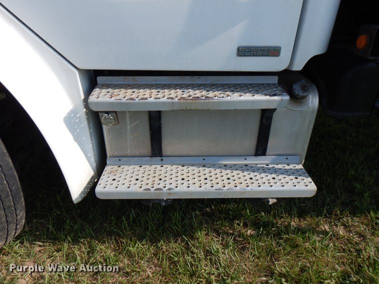 image for item HG9008 2006 Freightliner Business Class M2  flatbed truck