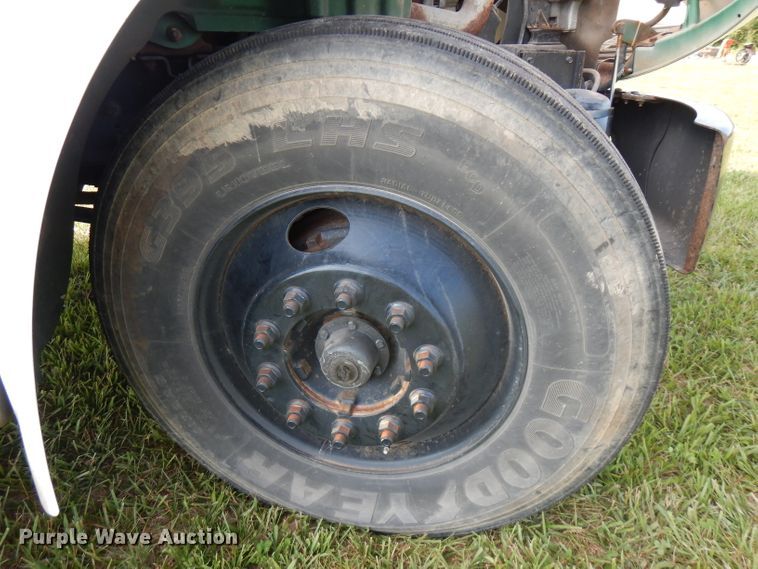 image for item HG9008 2006 Freightliner Business Class M2  flatbed truck