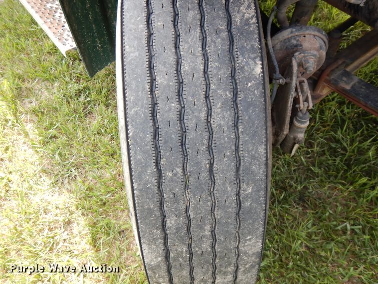 image for item HG9008 2006 Freightliner Business Class M2  flatbed truck