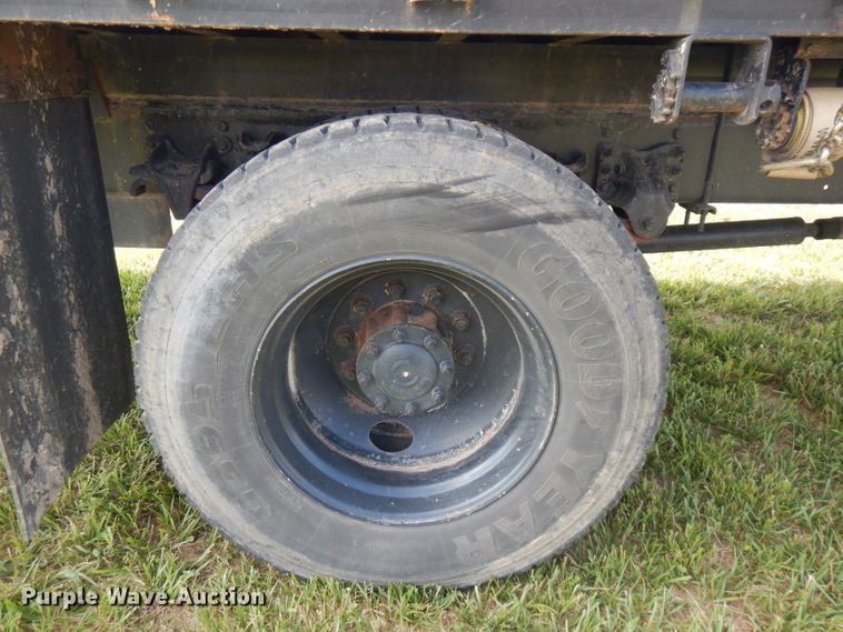 image for item HG9008 2006 Freightliner Business Class M2  flatbed truck