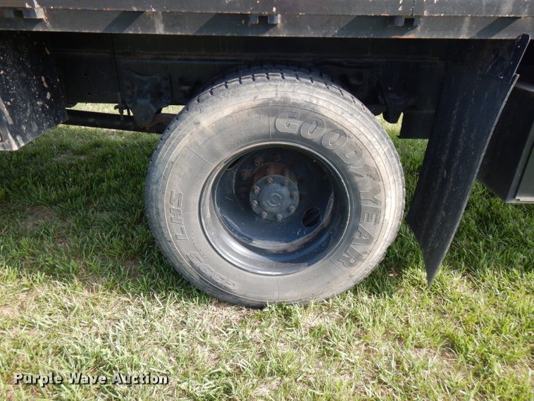 image for item HG9008 2006 Freightliner Business Class M2  flatbed truck