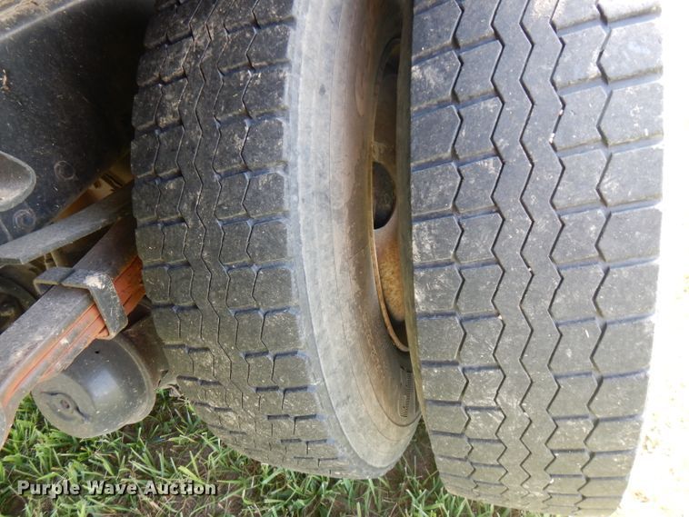 image for item HG9008 2006 Freightliner Business Class M2  flatbed truck