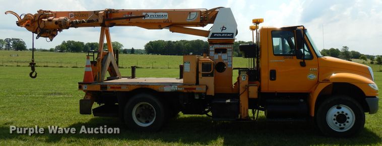 image for item HG9009 2006 International 4400  crane truck