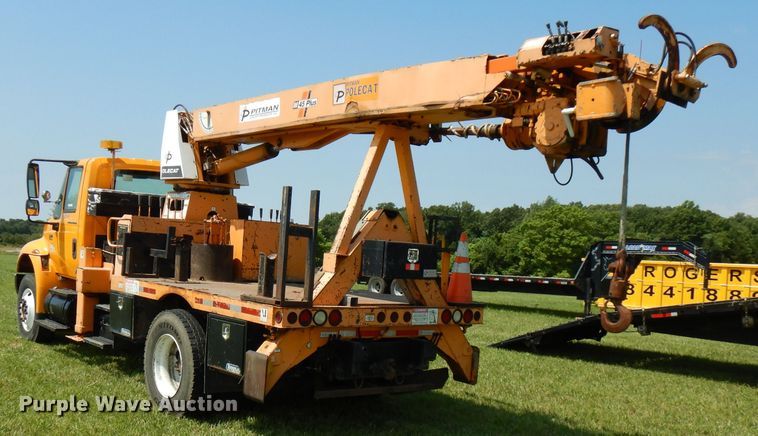 image for item HG9009 2006 International 4400  crane truck