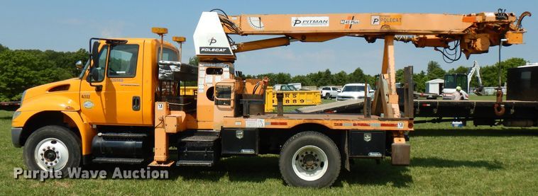 image for item HG9009 2006 International 4400  crane truck
