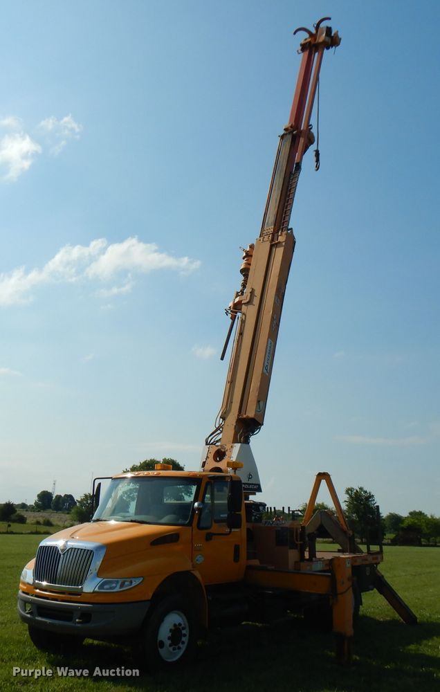 image for item HG9009 2006 International 4400  crane truck