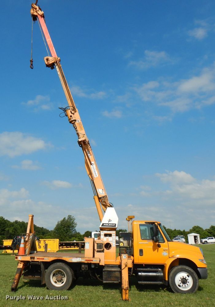 image for item HG9009 2006 International 4400  crane truck