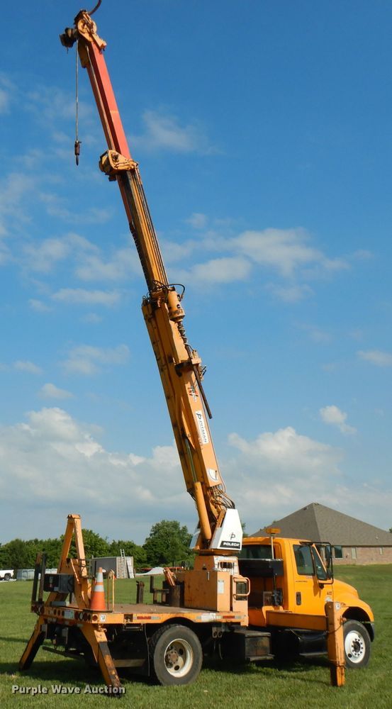 image for item HG9009 2006 International 4400  crane truck