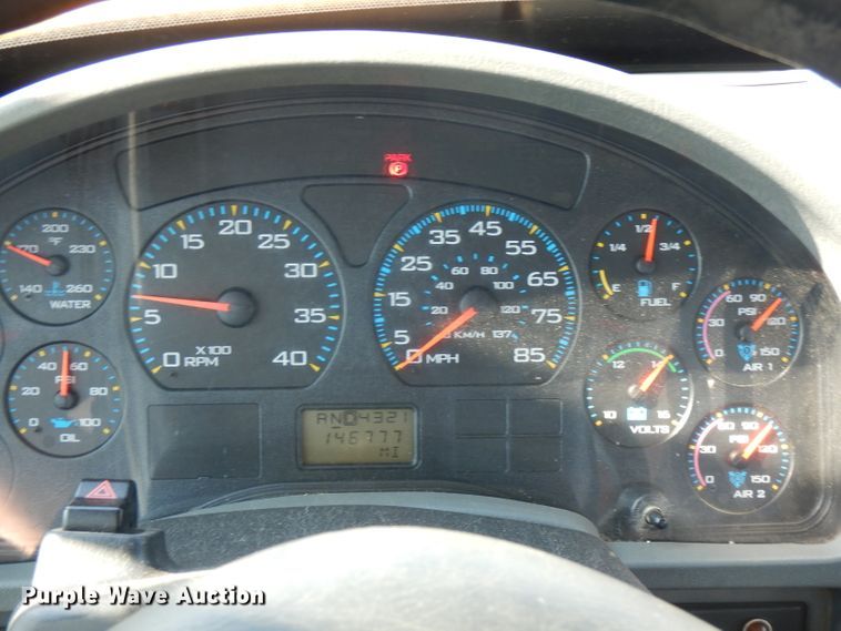 image for item HG9009 2006 International 4400  crane truck