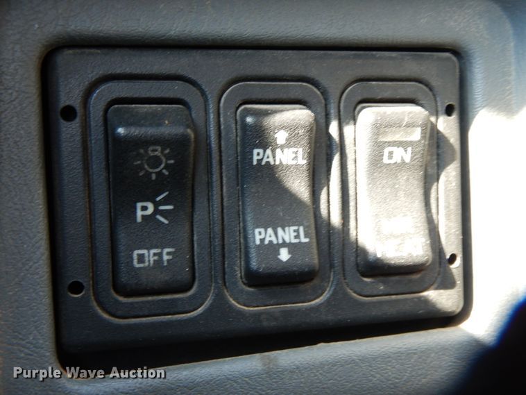 image for item HG9009 2006 International 4400  crane truck