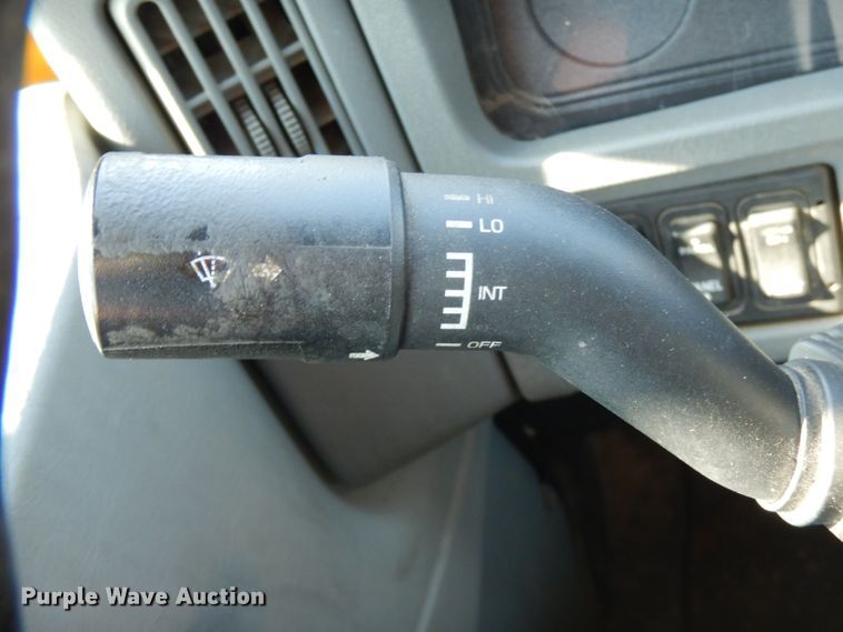 image for item HG9009 2006 International 4400  crane truck