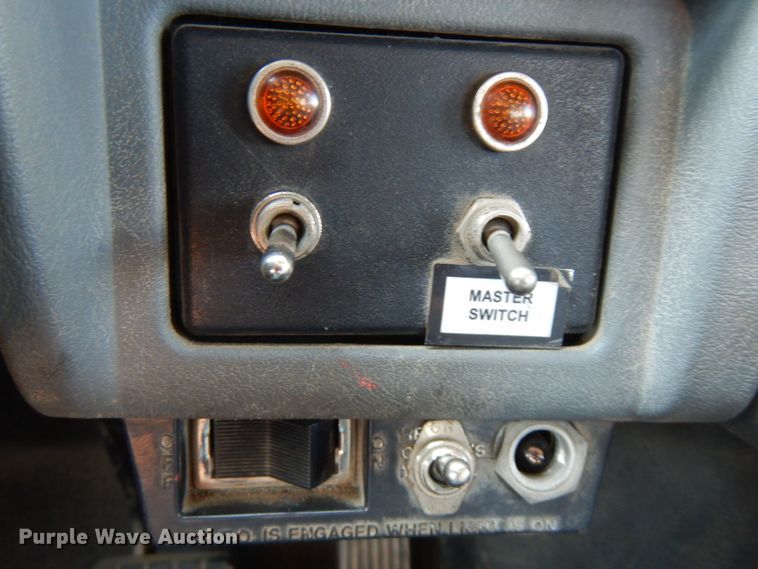 image for item HG9009 2006 International 4400  crane truck