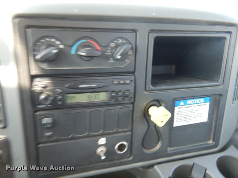 image for item HG9009 2006 International 4400  crane truck