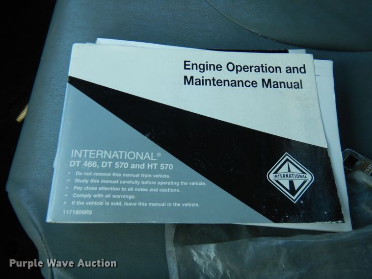 image for item HG9009 2006 International 4400  crane truck