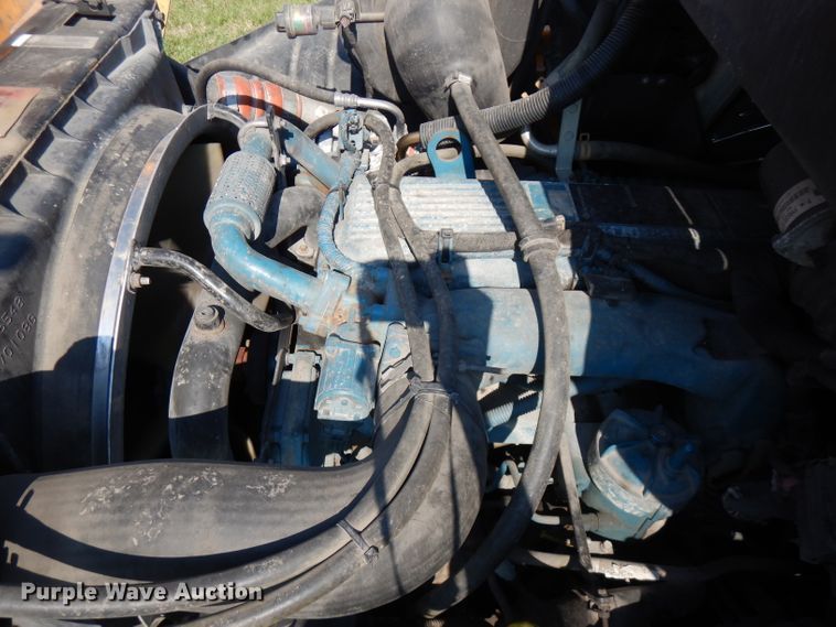 image for item HG9009 2006 International 4400  crane truck