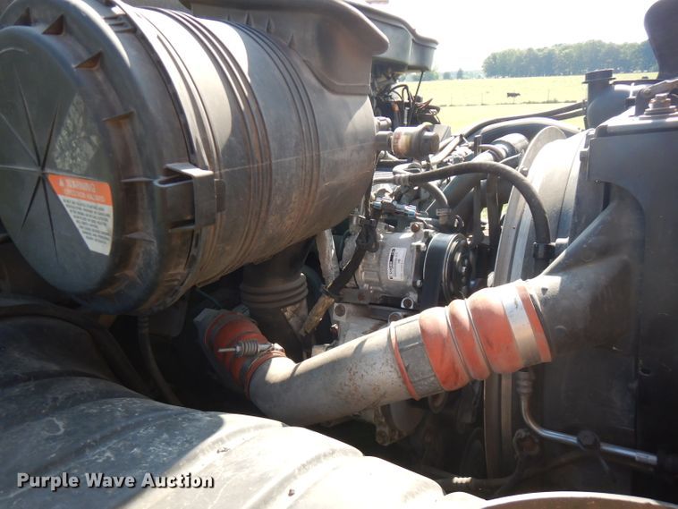 image for item HG9009 2006 International 4400  crane truck