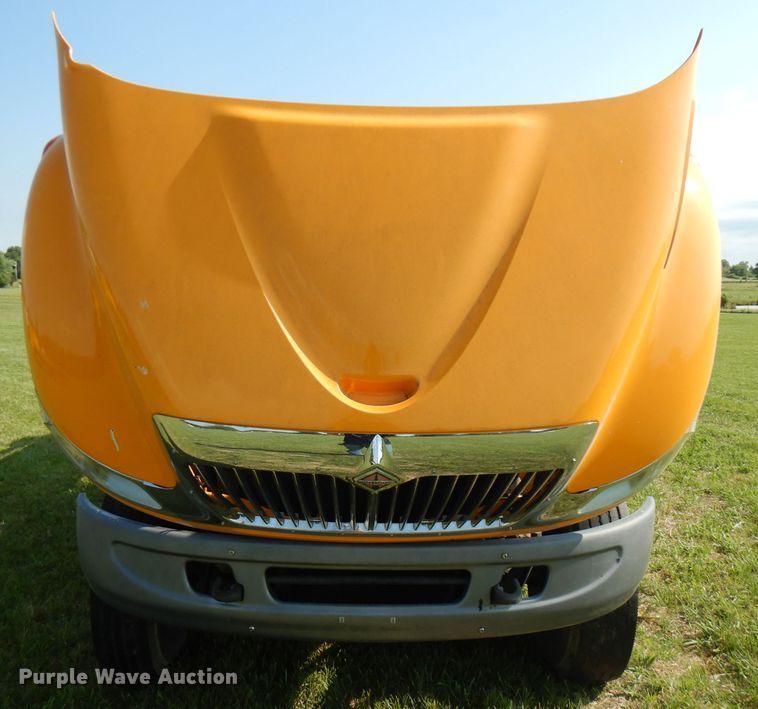 image for item HG9009 2006 International 4400  crane truck