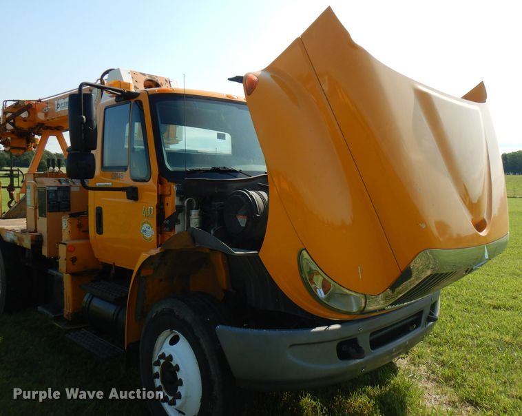 image for item HG9009 2006 International 4400  crane truck