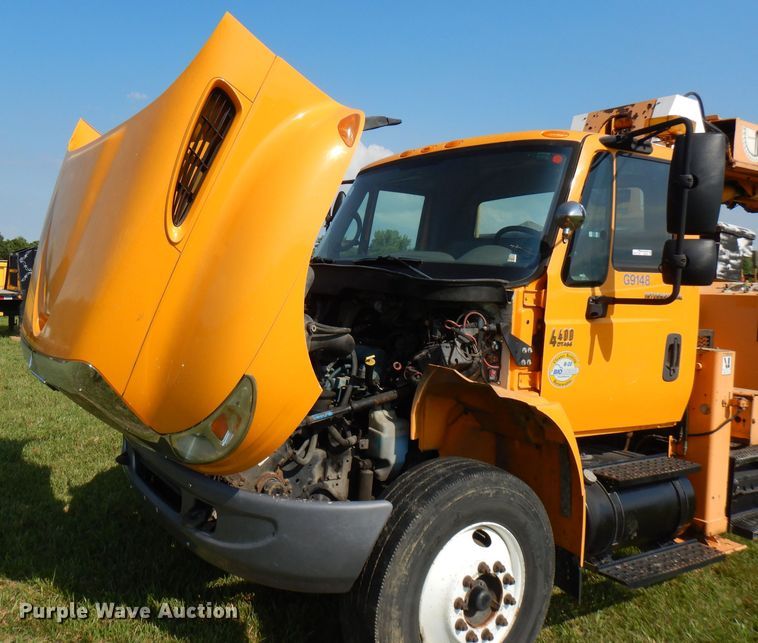 image for item HG9009 2006 International 4400  crane truck