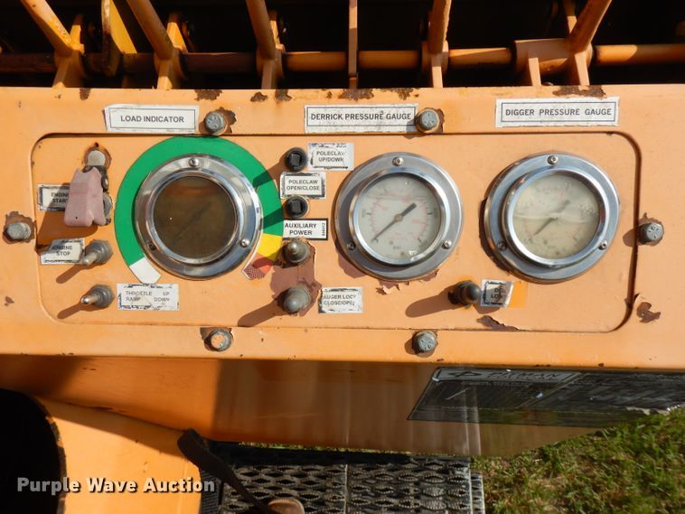 image for item HG9009 2006 International 4400  crane truck