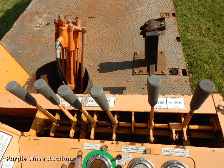 image for item HG9009 2006 International 4400  crane truck