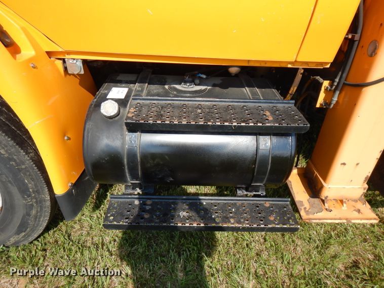 image for item HG9009 2006 International 4400  crane truck