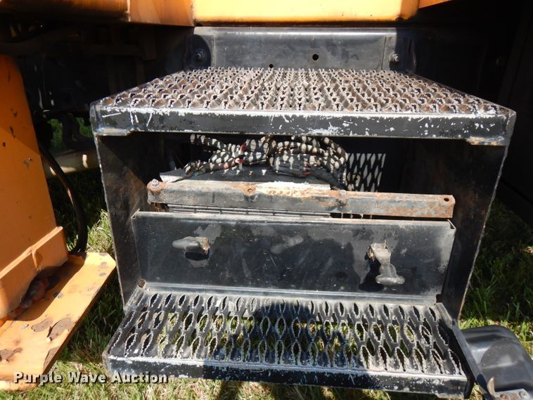 image for item HG9009 2006 International 4400  crane truck