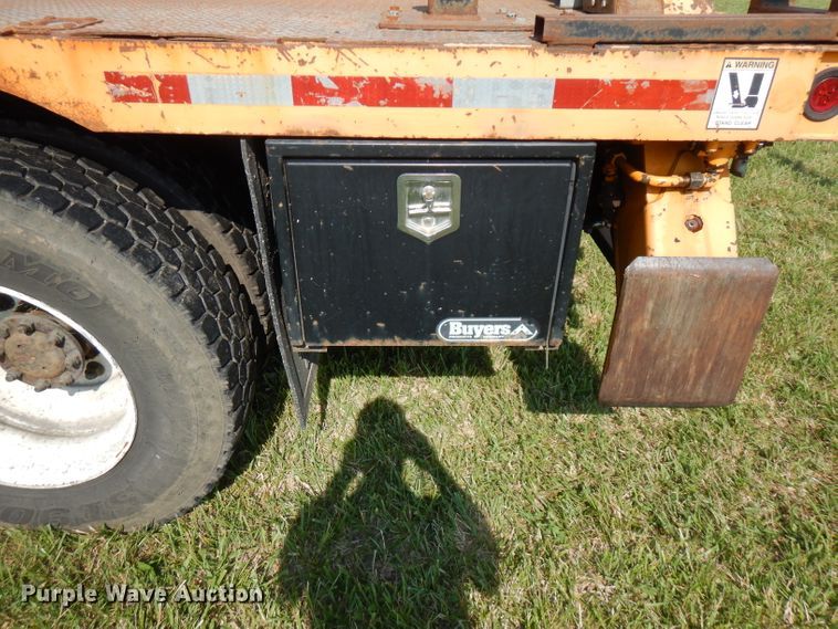 image for item HG9009 2006 International 4400  crane truck