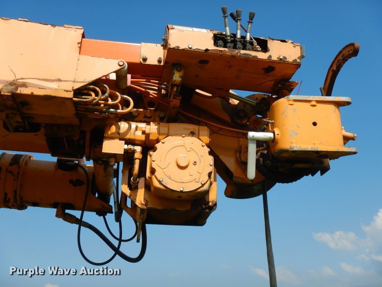 image for item HG9009 2006 International 4400  crane truck