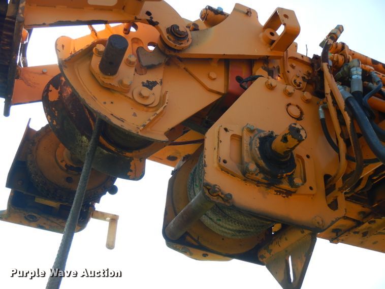 image for item HG9009 2006 International 4400  crane truck