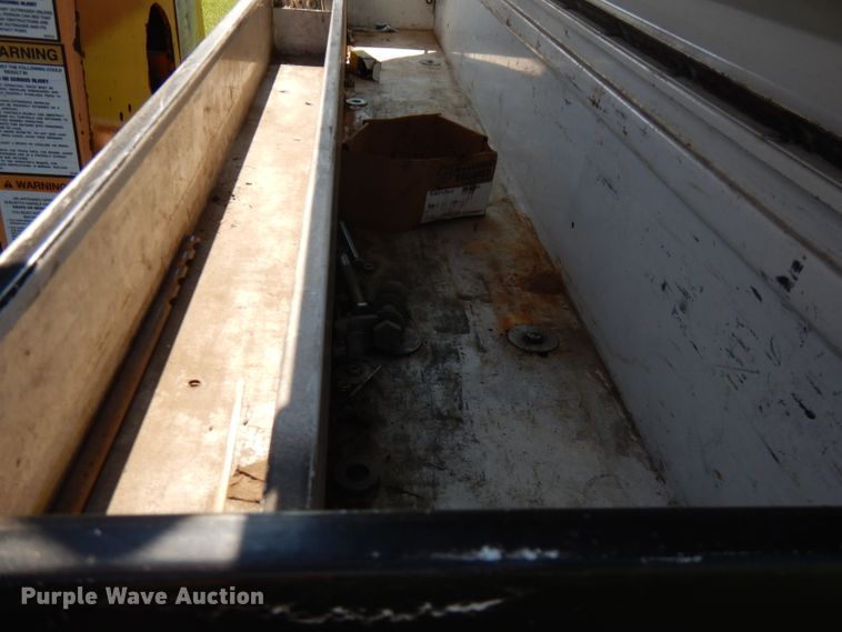 image for item HG9009 2006 International 4400  crane truck